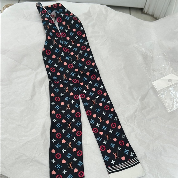 Louis Vuitton Dual-Tone Monogram Silk Scarf - Picture 2 of 3